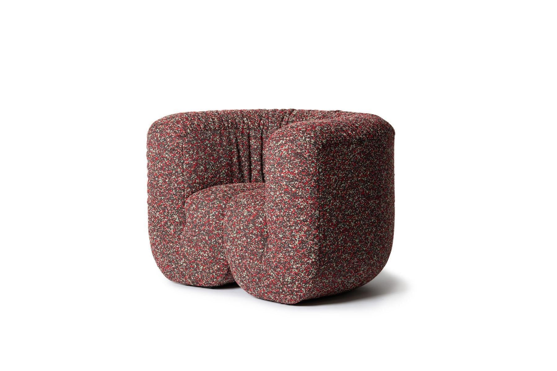 https://a.1stdibscdn.com/de-sede-ds-707-armchair-in-atom-kvadrat-upholstery-by-philippe-malouin-for-sale-picture-3/22569652/f_323848021674551700134/DS_707_1er_fabric_kvadrat_atom_left_frontal_master_1__master.jpg