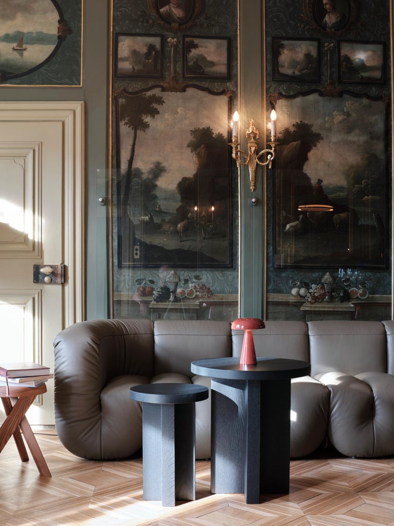 https://a.1stdibscdn.com/de-sede-ds-707-modular-sofa-in-perla-leather-upholstery-by-philippe-malouin-for-sale-picture-11/f_16392/f_324030721769367808637/DS_707_Select_Cashemere_Restaurant_Fuerstenau_Caminada_CH_2024_06_1__master.jpg?width=768