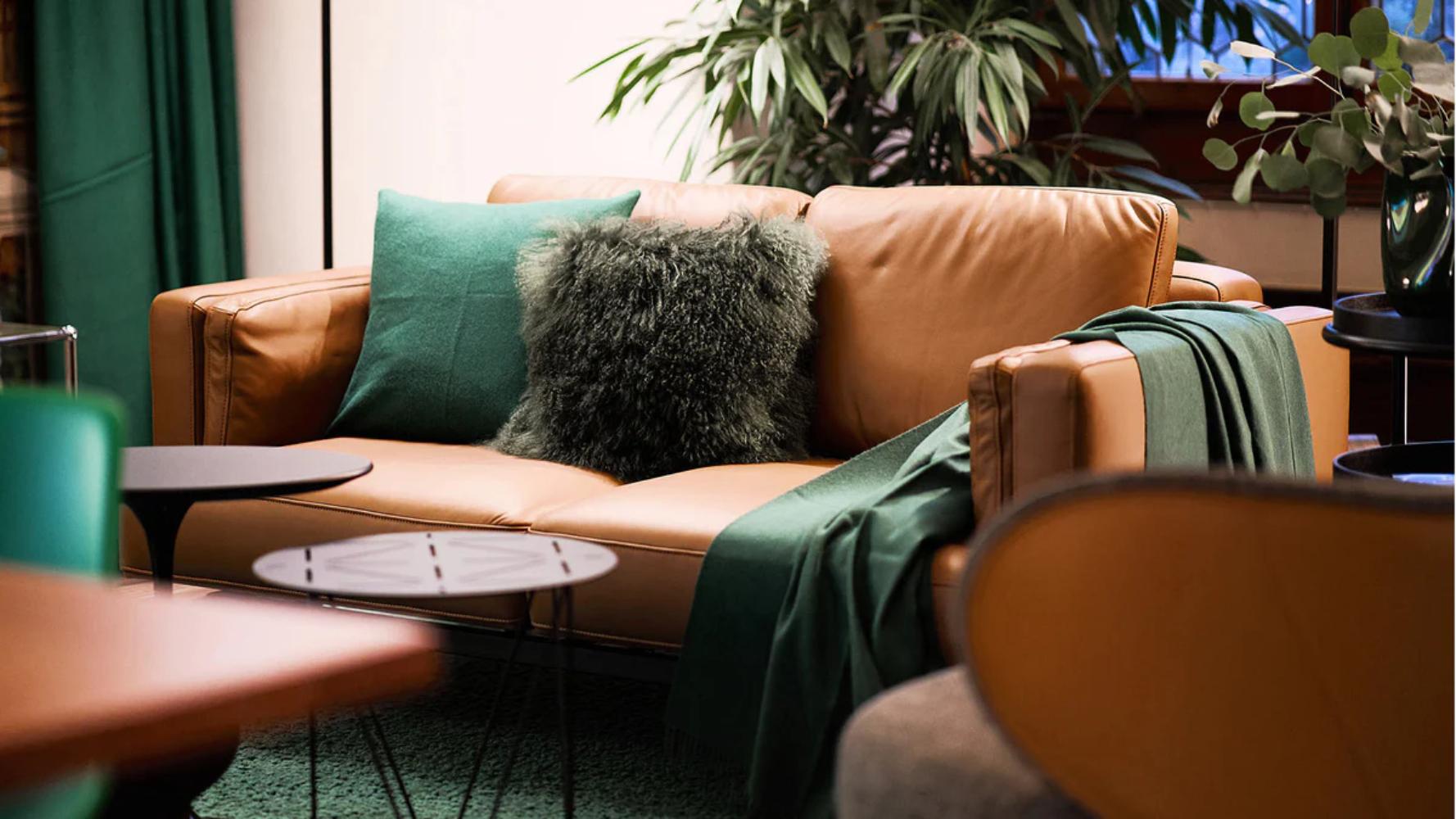 https://a.1stdibscdn.com/desede-ds-747-40-multifunctional-sofa-in-noce-leather-seat-and-back-upholstery-for-sale-picture-8/f_16392/f_324457521769761739513/DS_747_Mood_Buchwalder_Luzern_03_1200x_master.jpg