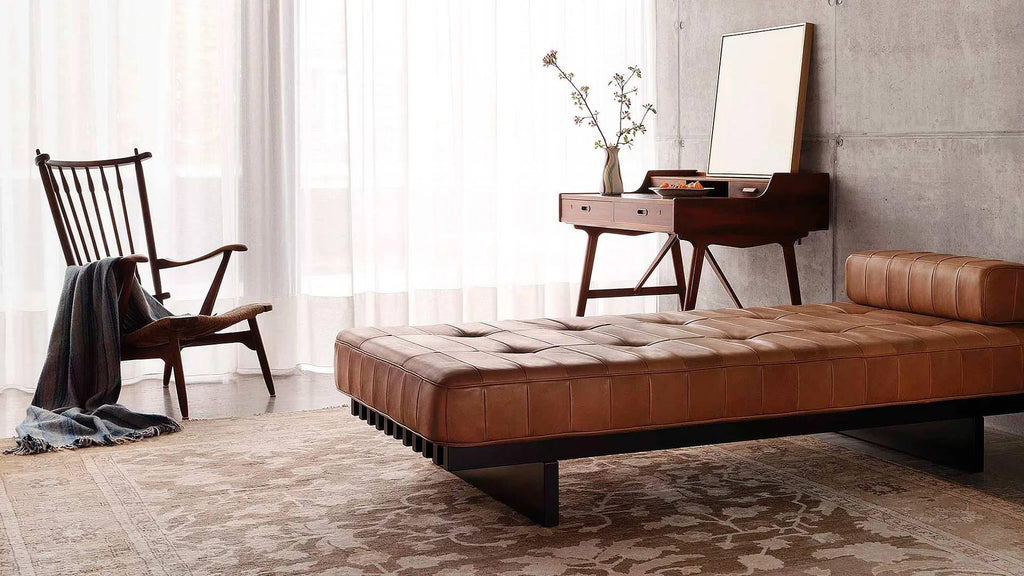 https://a.1stdibscdn.com/de-sede-ds-80-three-seat-sofa-in-naturale-cuoio-leather-for-sale-picture-7/f_16392/f_476872421768920026664/DS_80_Mood_01_1920x_master.jpg