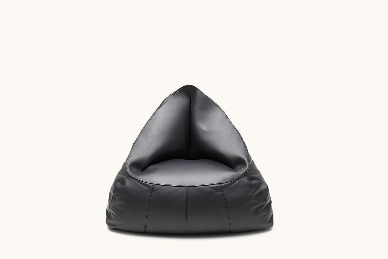 https://a.1stdibscdn.com/de-sede-ds-9090-beanbag-in-black-by-de-sede-design-team-for-sale-picture-2/22569652/f_324437021674796388486/DS_9090_01_Touch_black_Artikel_master_master.jpg