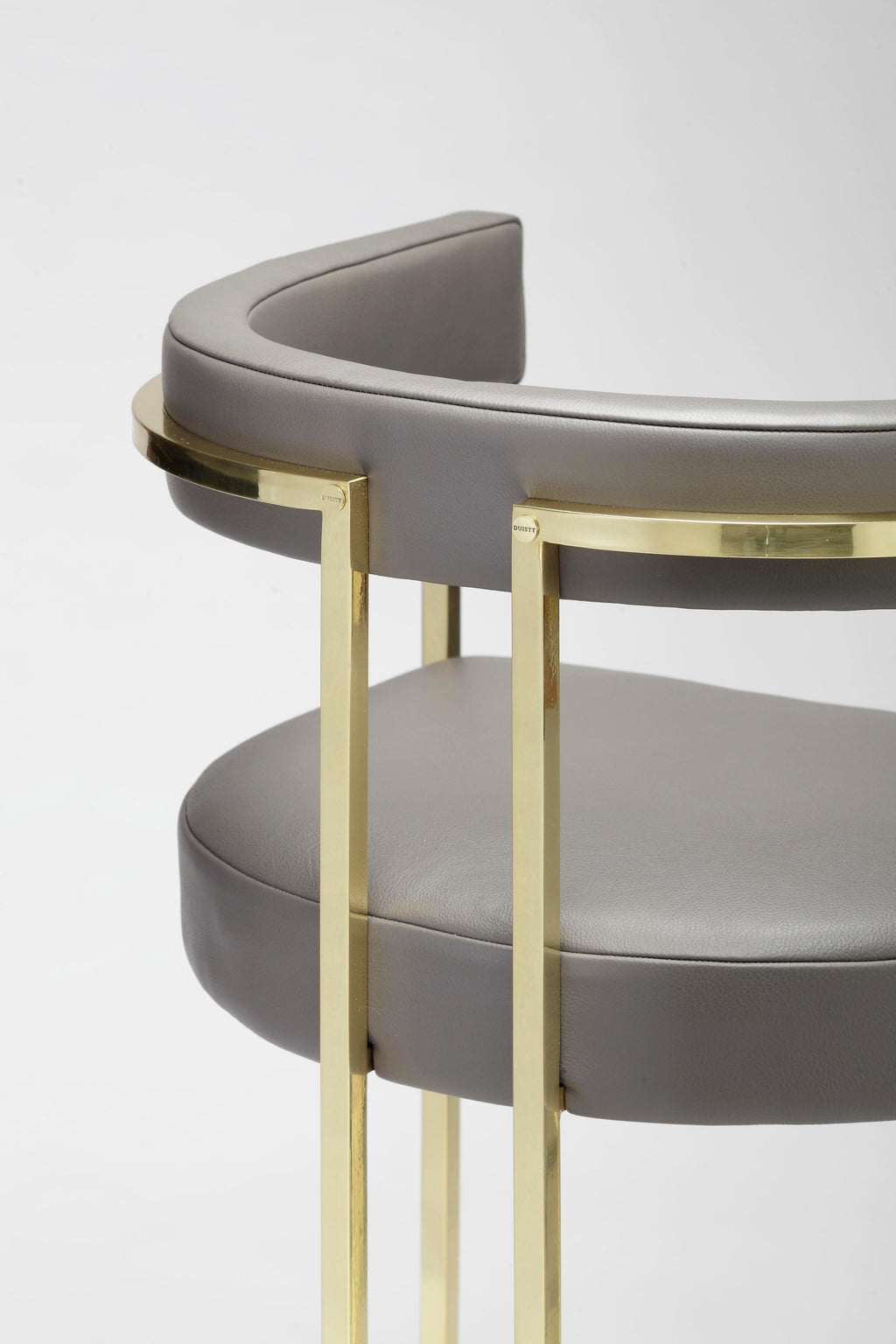 https://a.1stdibscdn.com/julius-bar-stool-brass-structure-handcrafted-in-portugal-by-duistt-for-sale-picture-4/f_63222/f_411495821724259256789/DUISTT_JULIUS_BAR_STOOL_5_JPG_master.jpg