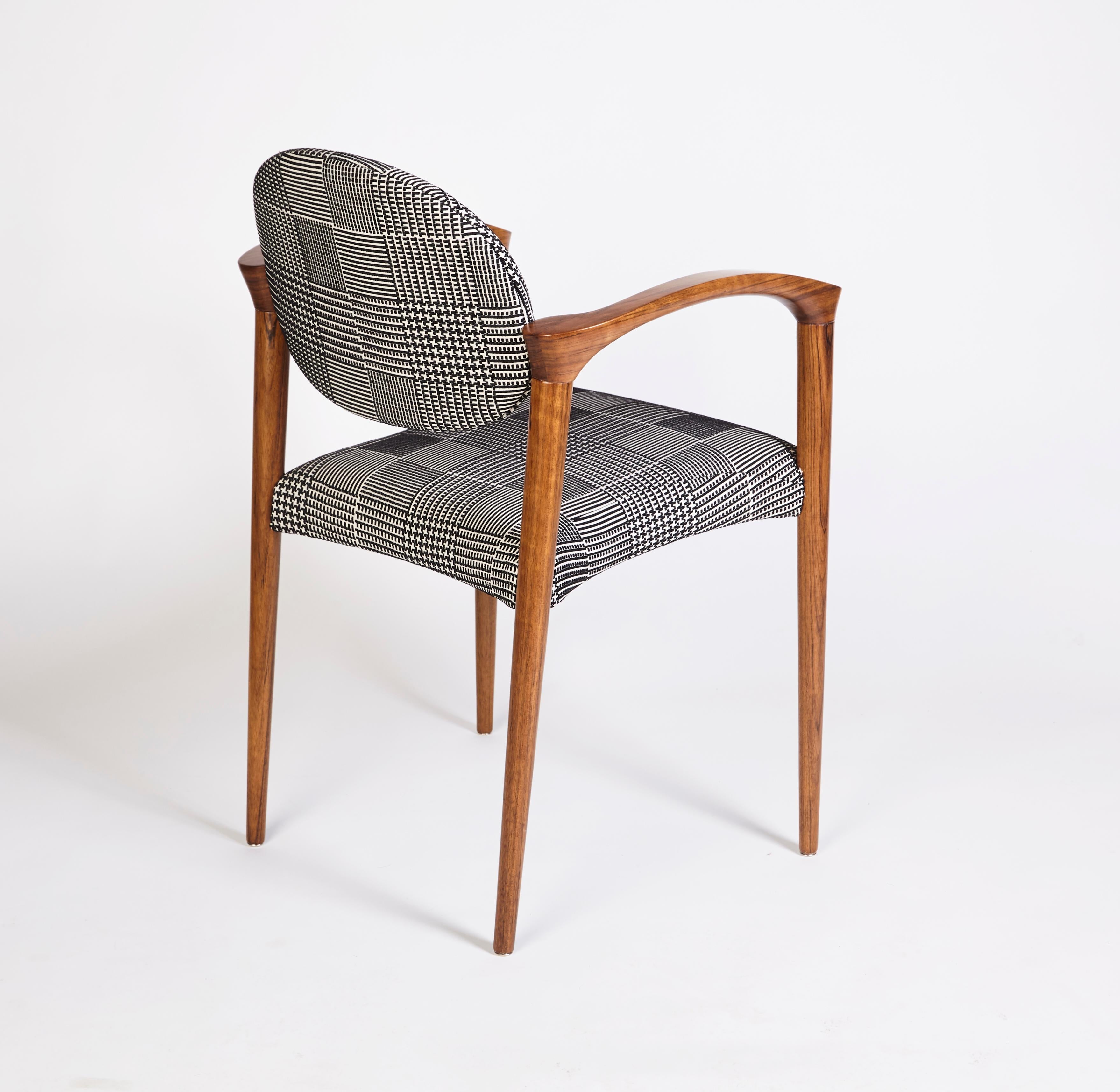 https://a.1stdibscdn.com/21st-century-tanoco-chair-satin-mutenye-wood-handcrafted-in-portugal-by-duistt-for-sale-picture-4/f_63222/f_480181521765895254218/DUISTT_TANOCO_CHAIR_003_master.jpg