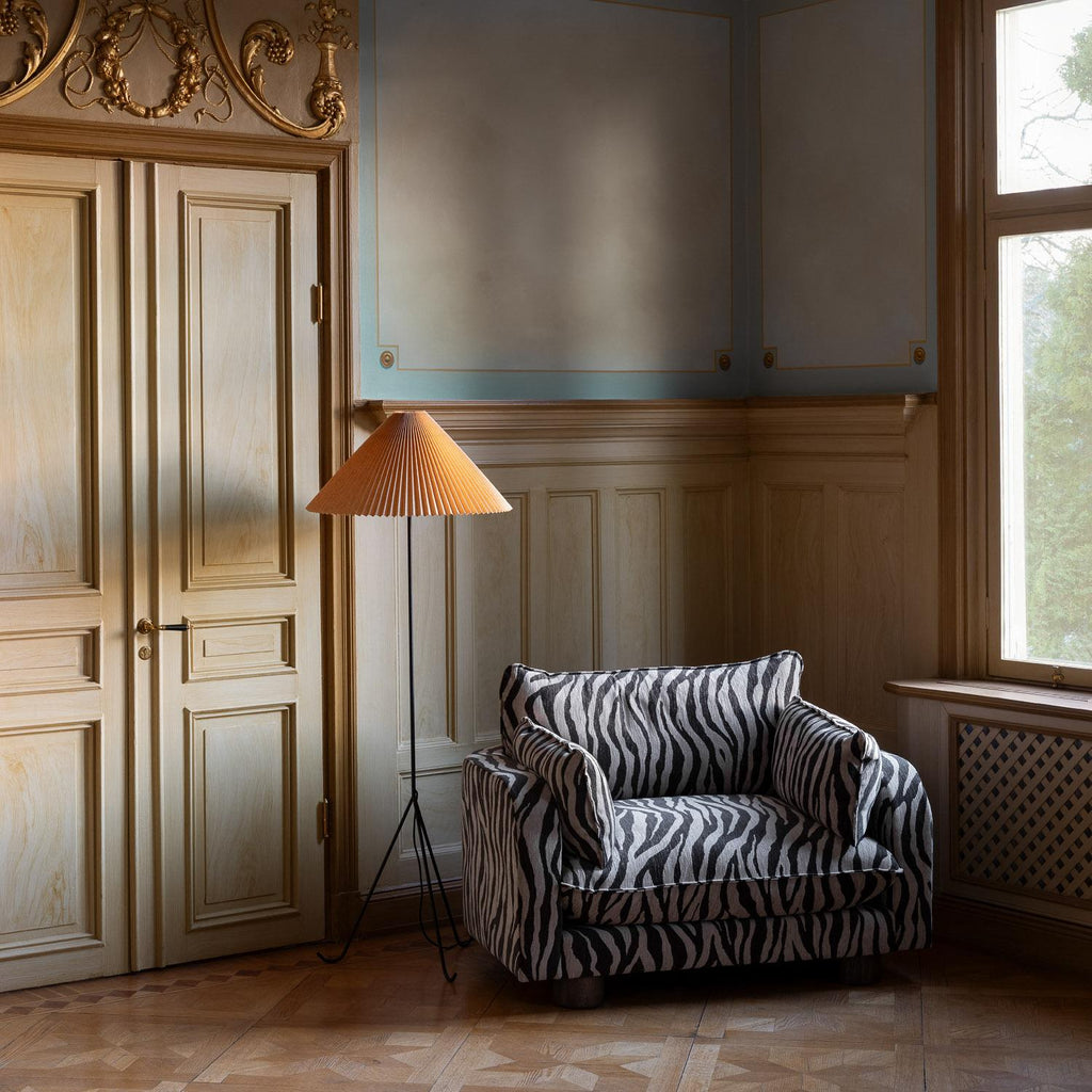 https://a.1stdibscdn.com/miles-love-seat-zebra-for-sale-picture-6/f_58912/f_442129121771245989566/DUSTY_DECO38643_2__master.jpg