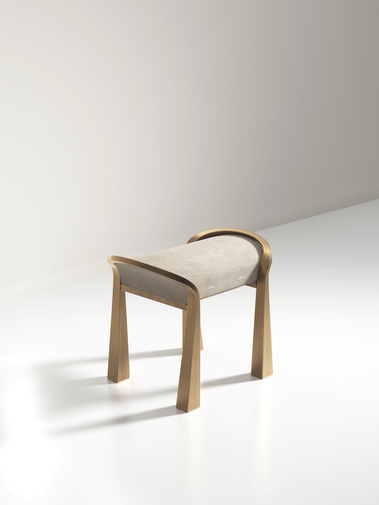 https://a.1stdibscdn.com/pair-of-shagreen-inlaid-stools-with-sculptural-brass-legs-by-ry-augousti-for-sale-picture-3/f_45491/f_406513321721125563072/DY66_BRG_D10001_X_master.jpg?width=768