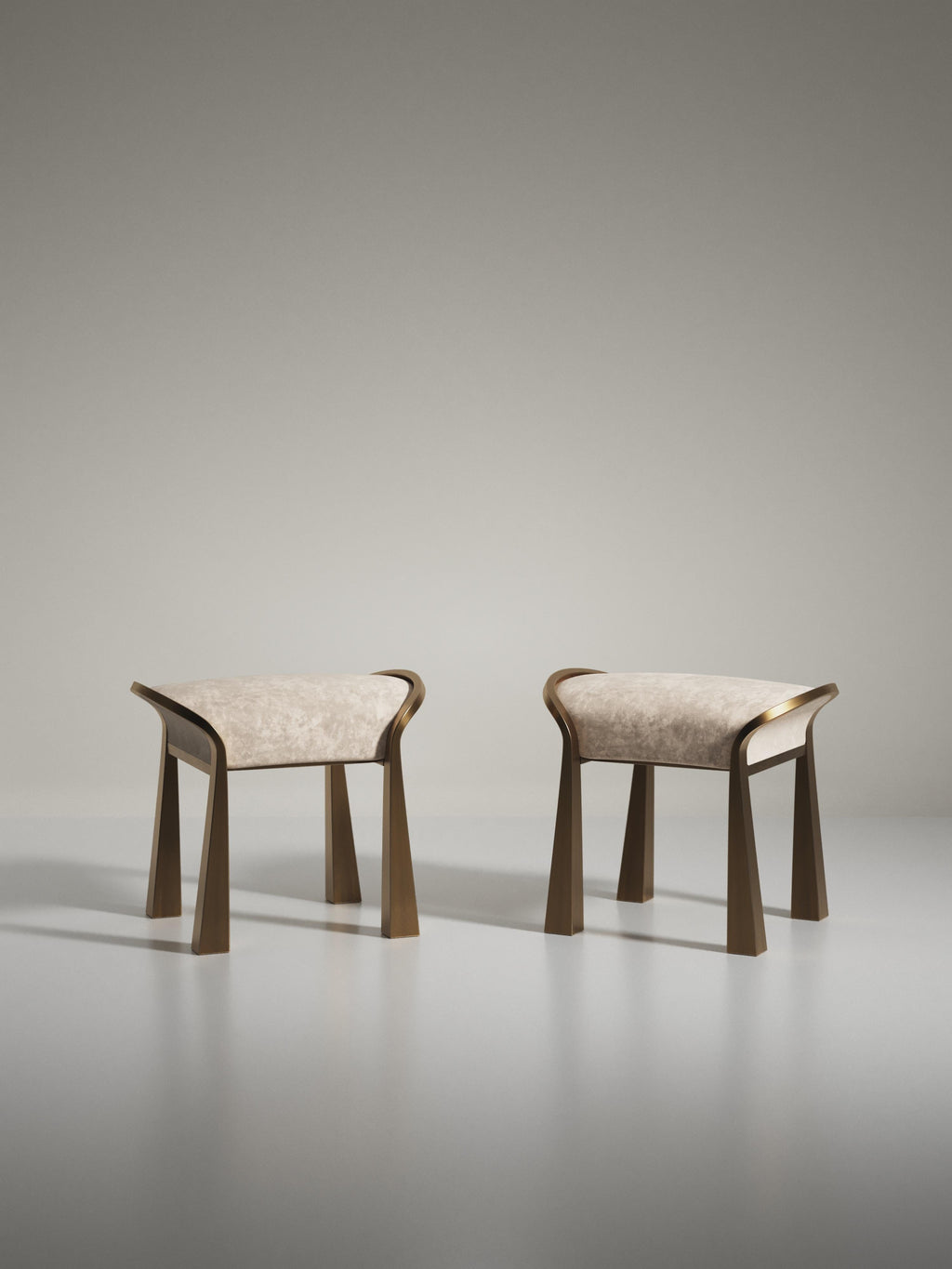 https://a.1stdibscdn.com/pair-of-shagreen-inlaid-stools-with-sculptural-brass-legs-by-ry-augousti-for-sale-picture-8/f_45491/f_406667521721203933749/DY66_BRG_VL00006_master.jpg