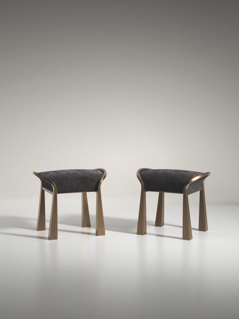 https://a.1stdibscdn.com/velvet-upholstered-stool-with-sculptural-brass-legs-by-ry-augousti-for-sale-picture-3/f_45491/f_406273521721025474269/DY66_BRG_VL10006_copie_master.jpg?width=768
