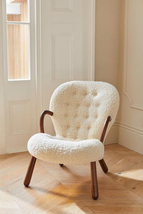 https://a.1stdibscdn.com/re-edition-clam-chair-by-arnold-madsen-in-boucle-fabric-for-sale-picture-2/f_13332/f_297351521658784642034/Dag_15_03_221108_LOW_master.jpg