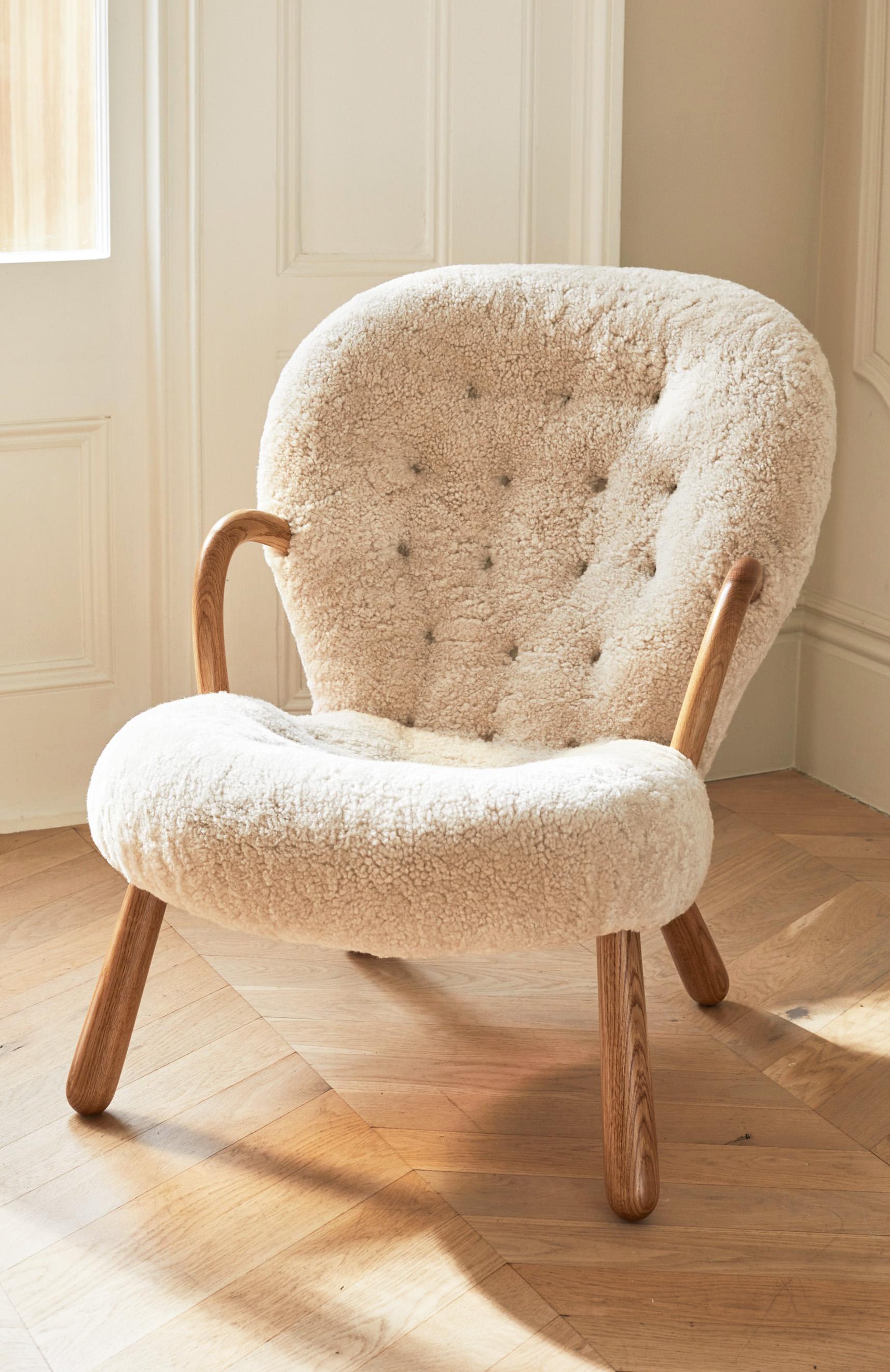 https://a.1stdibscdn.com/pair-of-arnold-madsen-sheepskin-clam-chairs-1944-for-sale-picture-12/f_67442/f_288879221653951233773/Dag_15_03_221165_copy_master.jpg