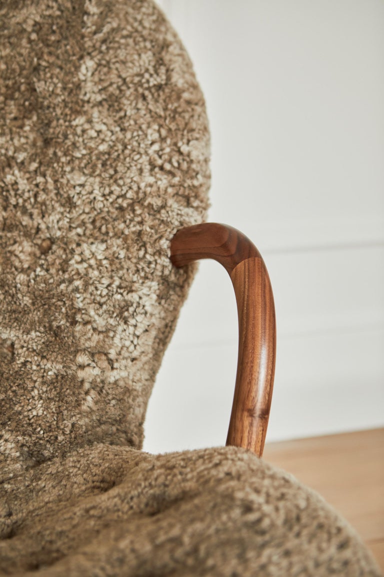 https://a.1stdibscdn.com/pair-of-arnold-madsen-sheepskin-clam-chairs-1944-for-sale-picture-12/f_67442/f_288877121653949147189/Dag_15_03_221862_master.jpg?width=768