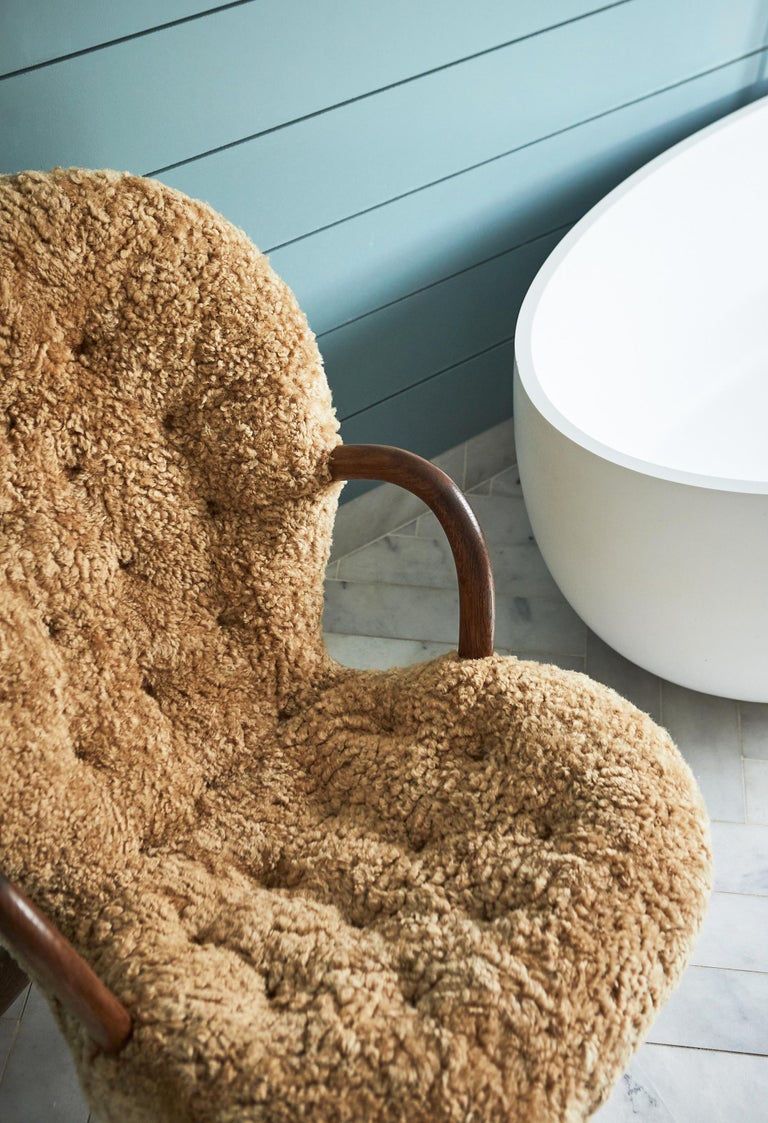 https://a.1stdibscdn.com/pair-of-arnold-madsen-sheepskin-clam-chairs-1944-for-sale-picture-12/f_67442/f_288879921653951905375/Dag_15_03_222046_master.jpg?width=768
