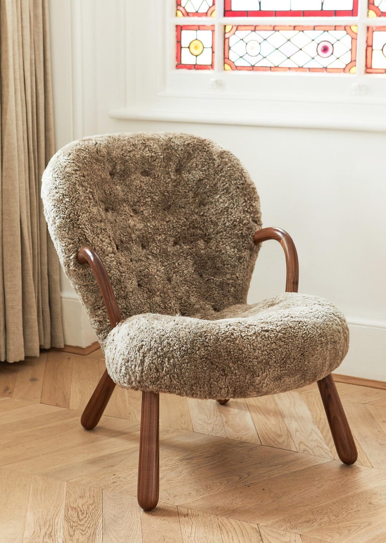 https://a.1stdibscdn.com/pair-of-arnold-madsen-sheepskin-clam-chairs-1944-for-sale-picture-11/f_67442/f_288877121653949146474/Dag_15_03_222233_master.jpg?width=768
