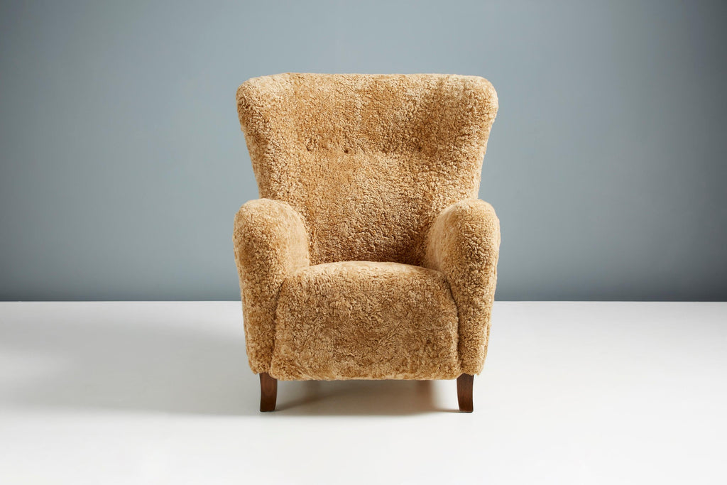 https://a.1stdibscdn.com/pair-of-custom-made-sheepskin-wing-chairs-for-sale-picture-3/f_67442/f_289525721654267826675/DagmarCustom_DD_006_SampoChair_Sheepskin_Maple_02_master.jpg