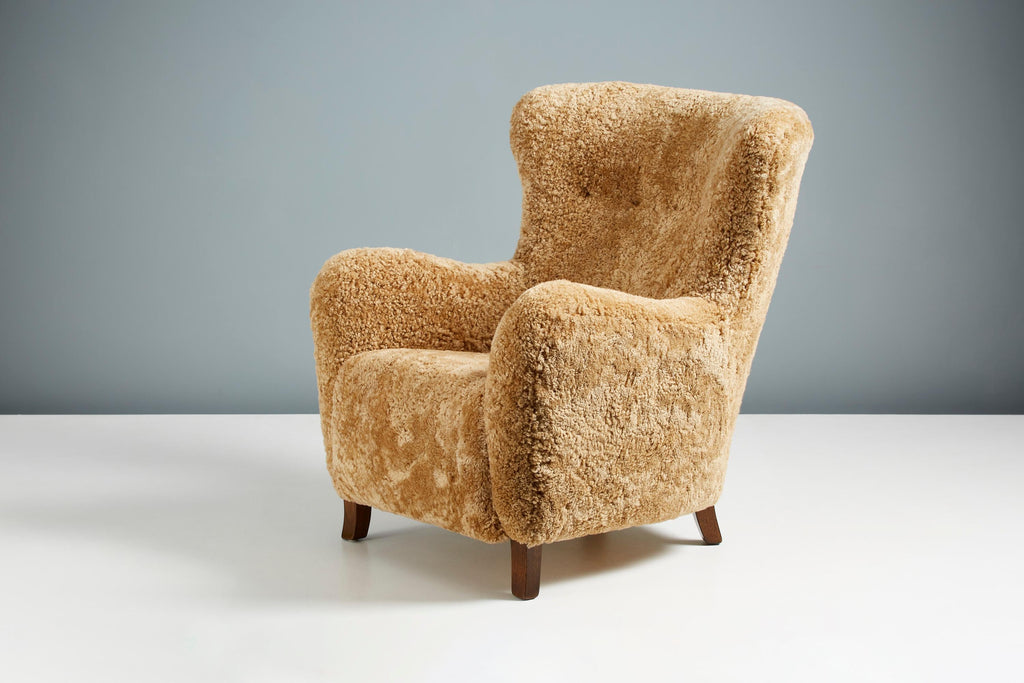 https://a.1stdibscdn.com/pair-of-custom-made-sheepskin-wing-chairs-for-sale-picture-2/f_67442/f_289525721654267833766/DagmarCustom_DD_006_SampoChair_Sheepskin_Maple_07_master.jpg