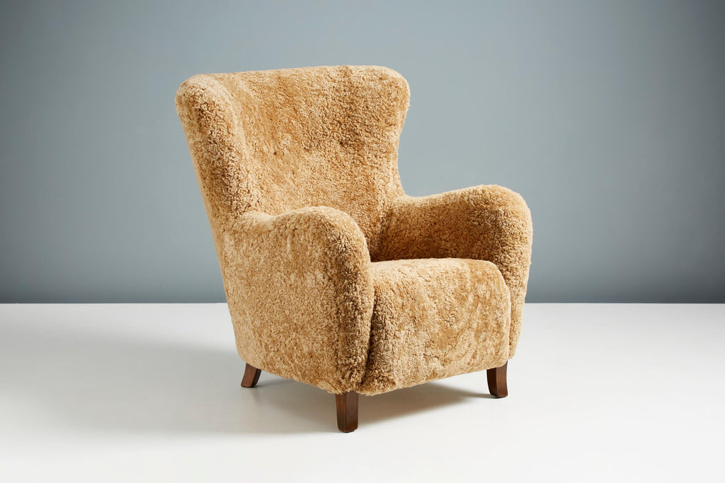https://a.1stdibscdn.com/pair-of-custom-made-sheepskin-wing-chairs-for-sale-picture-4/f_67442/f_289525721654267835446/DagmarCustom_DD_006_SampoChair_Sheepskin_Maple_27_master.jpg