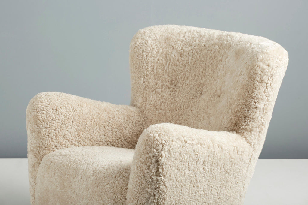 https://a.1stdibscdn.com/custom-made-ryo-sheepskin-lounge-chair-for-sale-picture-6/f_67442/f_289408121654196673852/DagmarDesign_DD_004HHLowChair_Moonlight_Fumed_Oak_09_copy_master.jpg