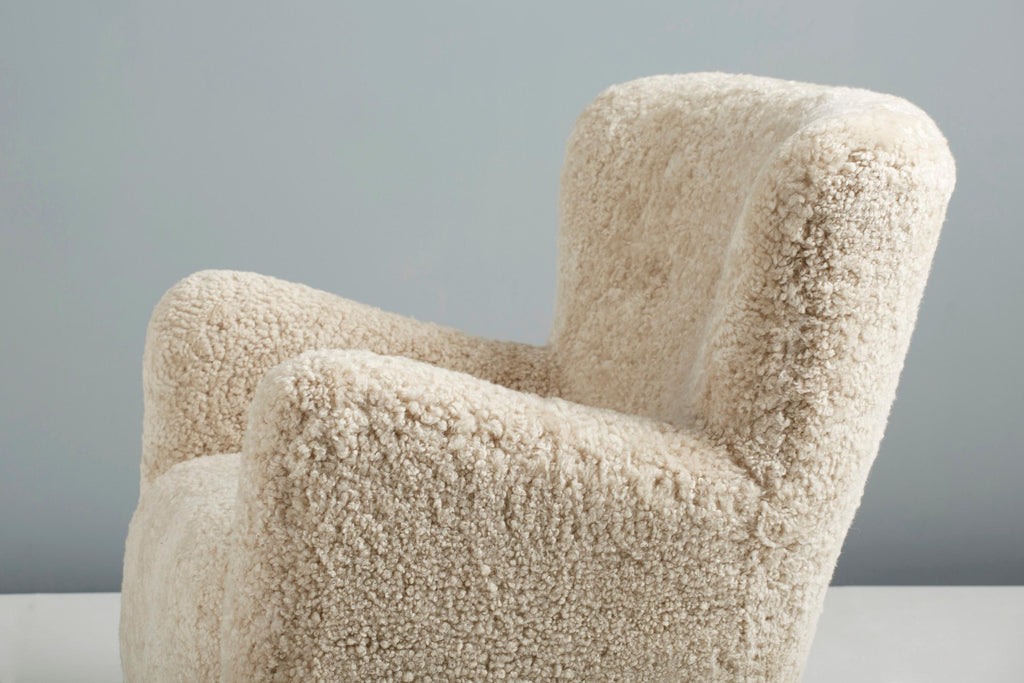 https://a.1stdibscdn.com/custom-made-ryo-sheepskin-lounge-chair-for-sale-picture-8/f_67442/f_289408121654196673920/DagmarDesign_DD_004HHLowChair_Moonlight_Fumed_Oak_12_copy_master.jpg