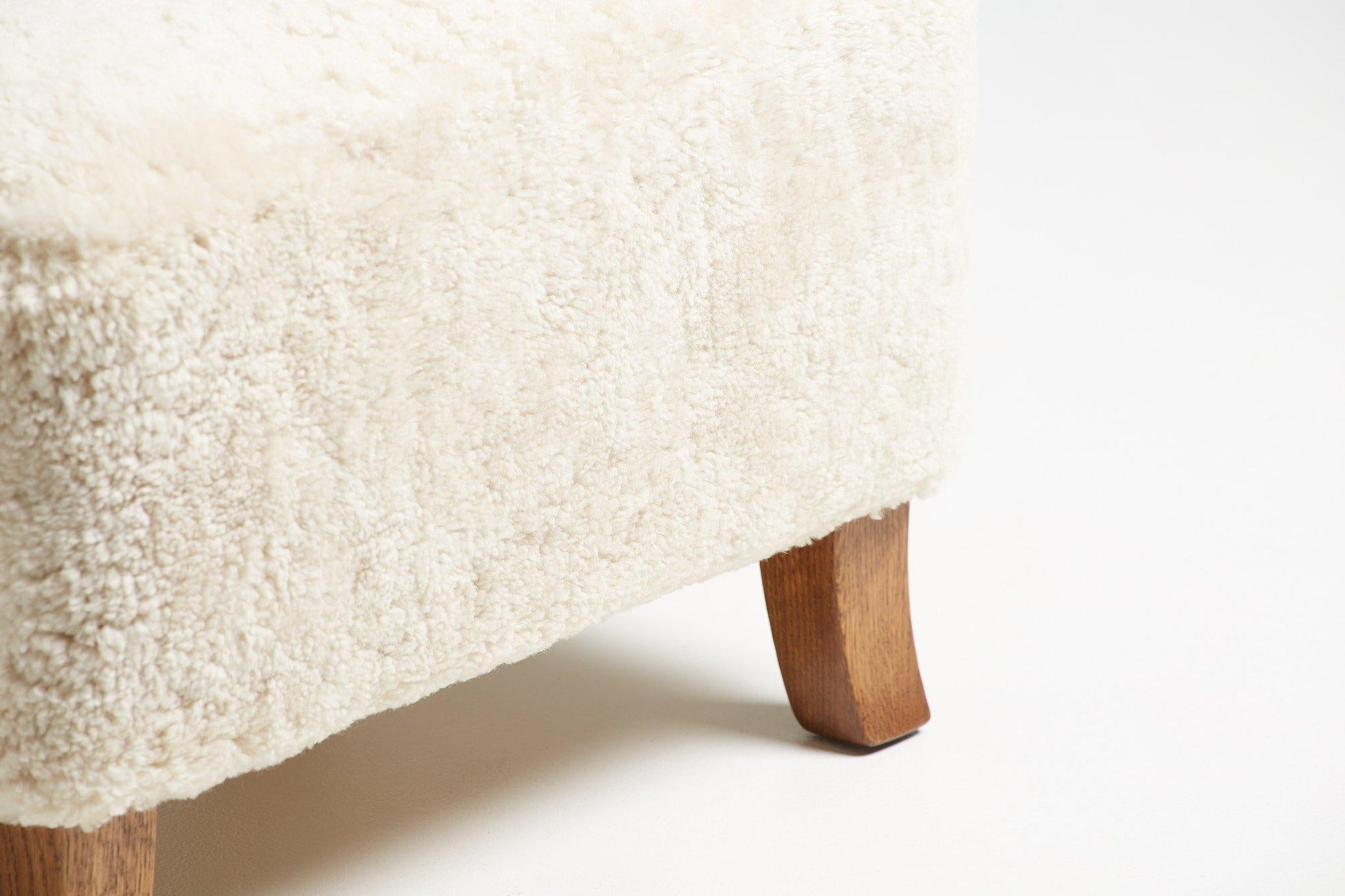 https://a.1stdibscdn.com/sheepskin-sampo-chair-ottoman-for-sale-picture-5/f_13332/f_362756921695397167739/DagmarDesign_SampoChair_Ottoman_Moonlight_24_master.jpg