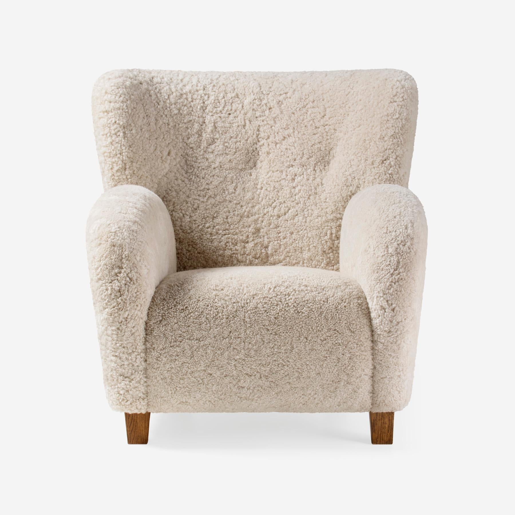 https://a.1stdibscdn.com/pair-of-custom-made-sheepskin-karu-lounge-chairs-for-sale-picture-8/f_67442/f_289367621738078717309/Dagmar_Karu_Chair_SK_Moonlight_Fumed_Oak_Front_master.jpg