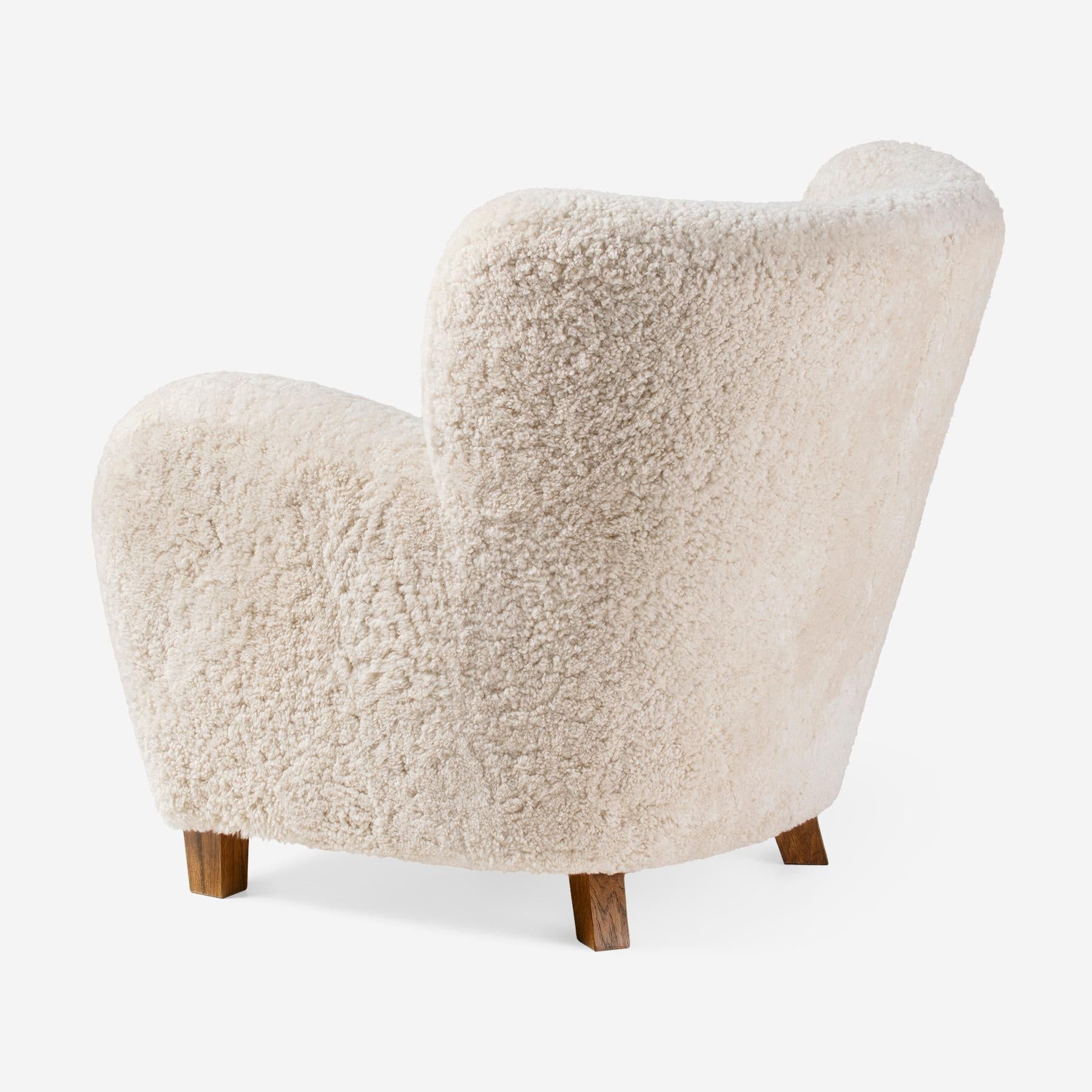 https://a.1stdibscdn.com/pair-of-custom-made-sheepskin-karu-lounge-chairs-for-sale-picture-9/f_67442/f_289367621738078717270/Dagmar_Karu_Chair_SK_Moonlight_Fumed_Oak_Rear_master.jpg
