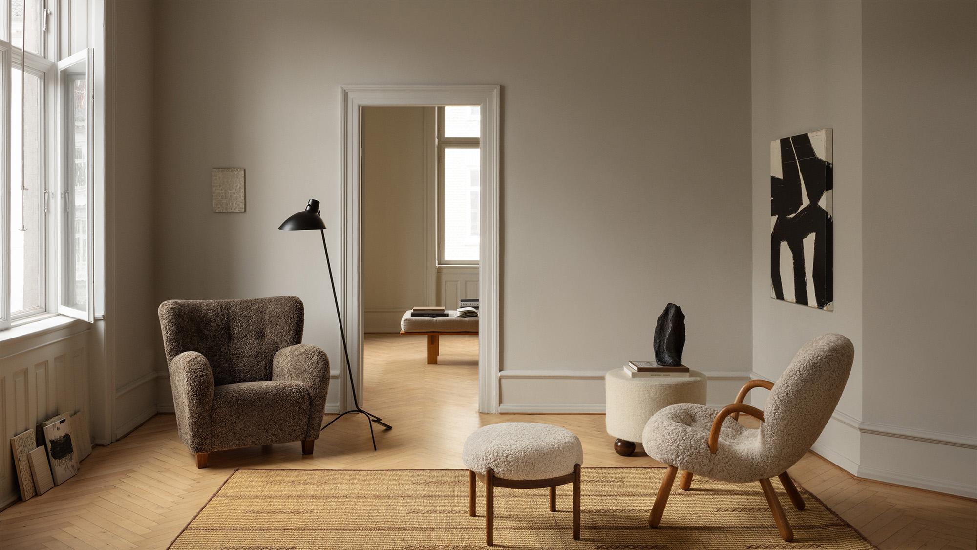 https://a.1stdibscdn.com/karu-lounge-chairs-in-sheepskin-by-dagmar-for-sale-picture-10/f_13332/f_338784021723713643565/Dagmar_LS_Clam_Chair_Karu_Room_Wide_master.jpg