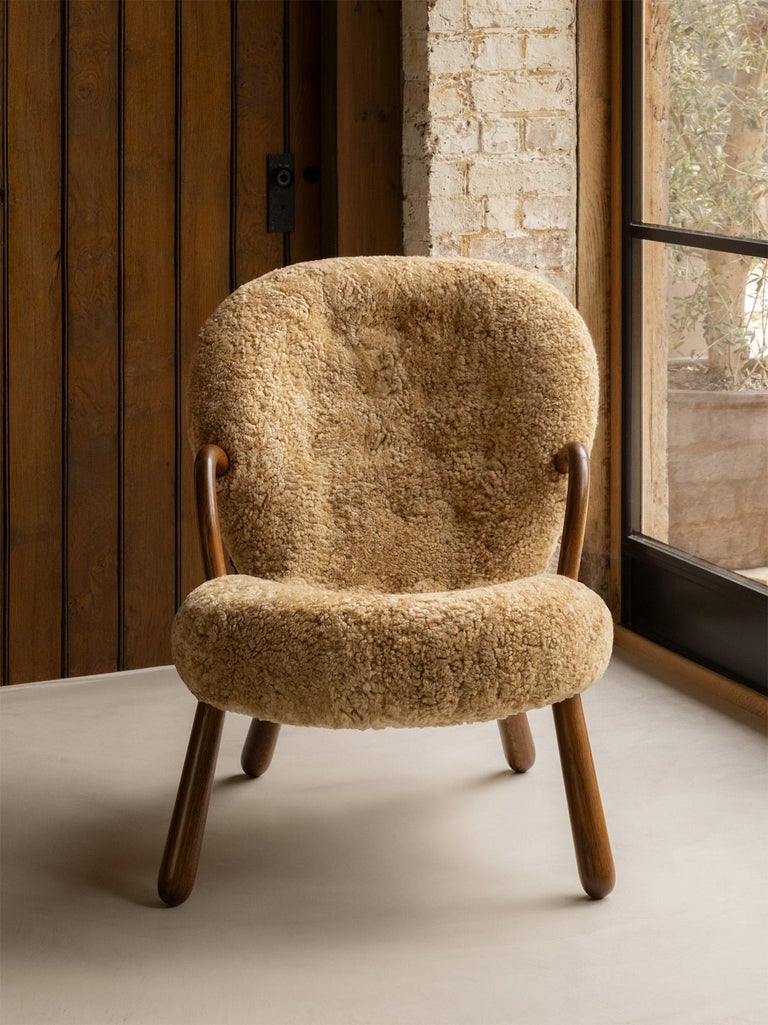 https://a.1stdibscdn.com/re-edition-sheepskin-clam-chairs-by-arnold-madsen-for-sale-picture-3/f_67442/f_288879921731328774760/Dagmar_LS_Clam_Chair_Maple_Fumed_Oak_master.jpg?width=768
