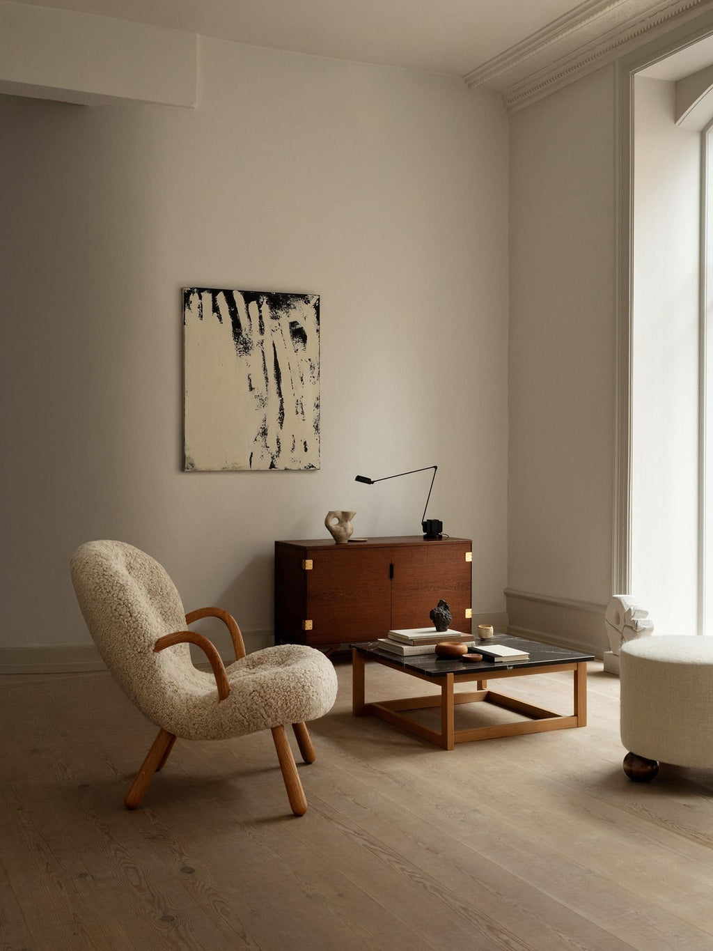 https://a.1stdibscdn.com/clam-chair-in-sheepskin-by-arnold-madsen-new-edition-for-sale-picture-13/f_13332/f_300195621723629178641/Dagmar_LS_Clam_Chair_Moonlight_Oiled_Oak_2_master.jpg