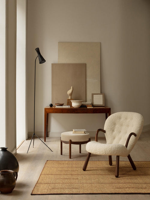 https://a.1stdibscdn.com/clam-chairs-by-arnold-madsen-in-boucle-fabric-new-edition-for-sale-picture-7/f_13332/f_291079421723634949462/Dagmar_LS_Clam_Chair_Opio_Naturel_Walnut_master.jpg