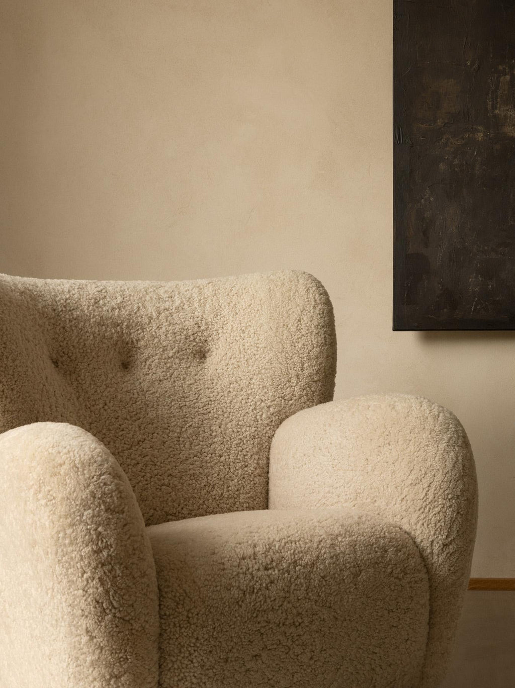 https://a.1stdibscdn.com/karu-lounge-chairs-in-sheepskin-by-dagmar-for-sale-picture-4/f_13332/f_338784021723713962066/Dagmar_LS_Karu_Moonlight_Detail_master.jpg