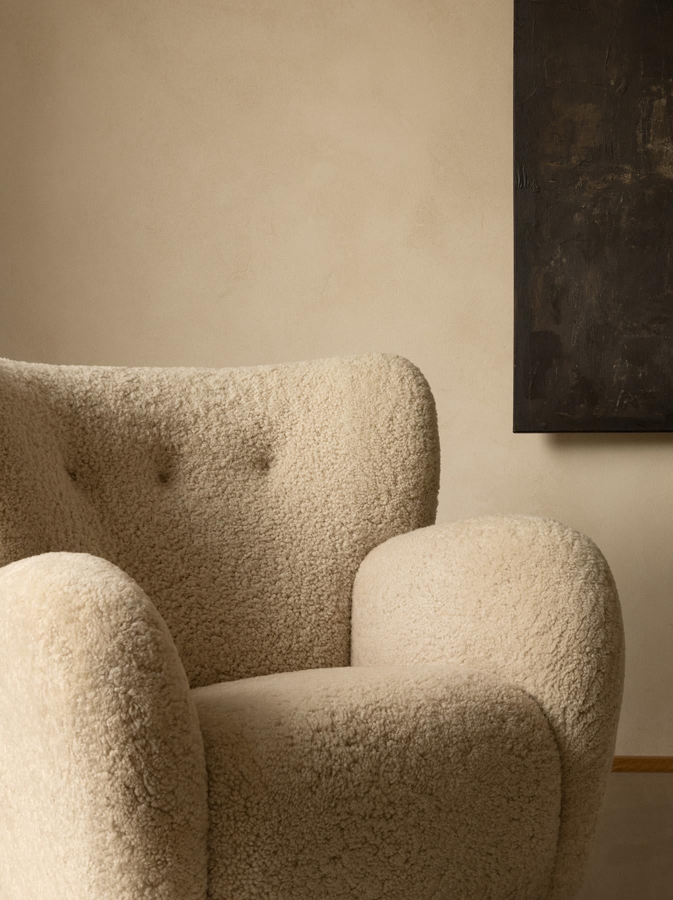 https://a.1stdibscdn.com/karu-lounge-chairs-in-sheepskin-by-dagmar-for-sale-picture-4/f_13332/f_338784021723713962066/Dagmar_LS_Karu_Moonlight_Detail_master.jpg