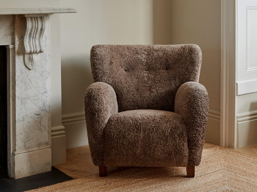 https://a.1stdibscdn.com/custom-made-sheepskin-karu-lounge-chair-for-sale-picture-10/f_67442/f_289369721738077557648/Dagmar_LS_Karu_Sahara_6_master.jpg