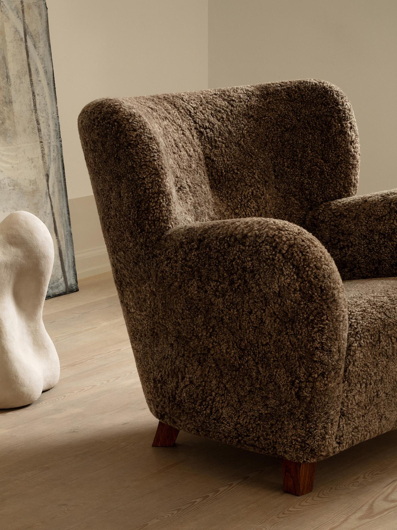 https://a.1stdibscdn.com/pair-of-custom-made-sheepskin-karu-armchairs-for-sale-picture-5/f_13332/f_307300921723717705409/Dagmar_LS_Karu_Sahara_master.jpg