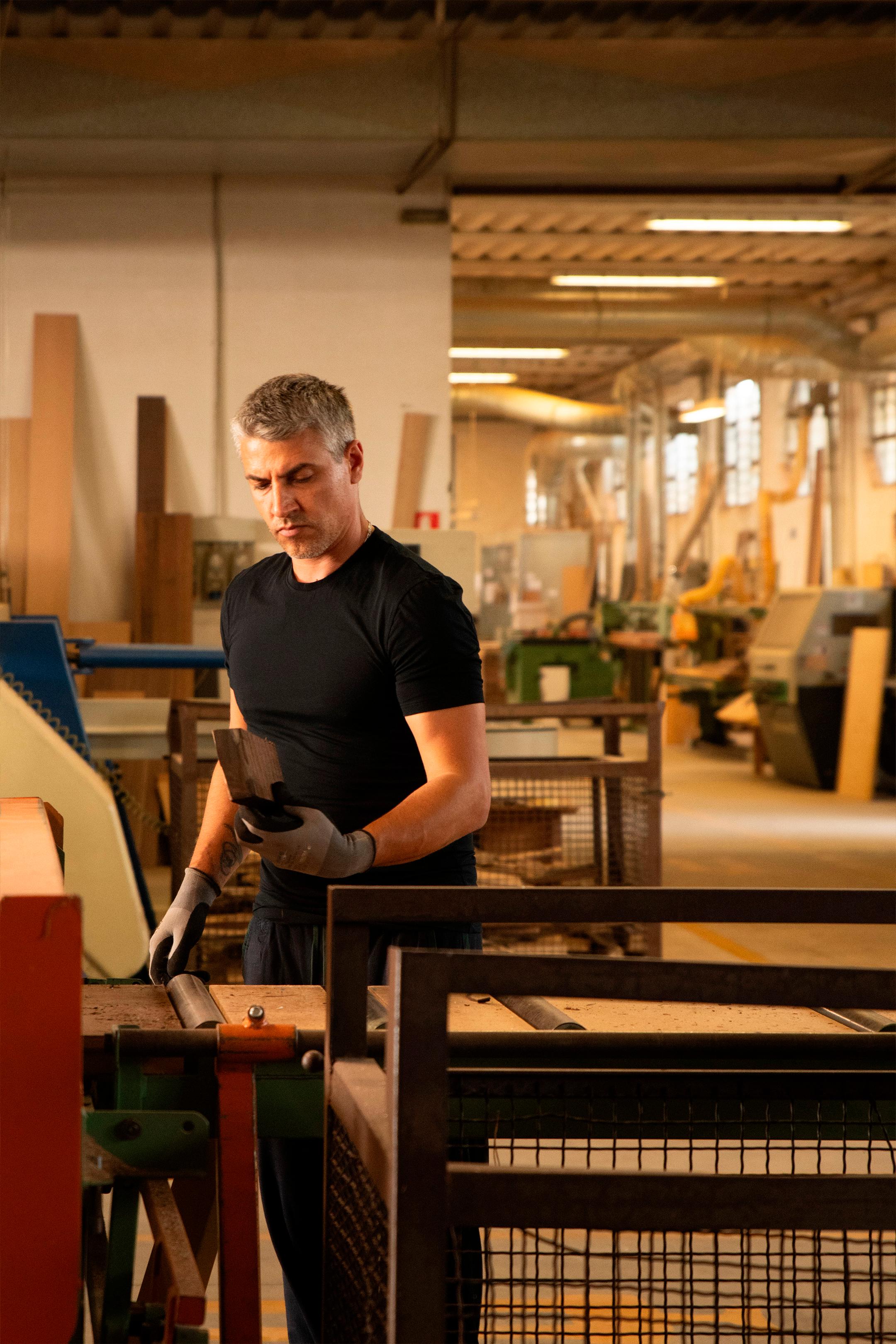 https://a.1stdibscdn.com/capotavola-solid-wood-chair-walnut-in-hand-made-natural-finish-contemporary-for-sale-picture-10/f_48922/f_162761411724836995539/Dale_03_10_23_13_master.jpg