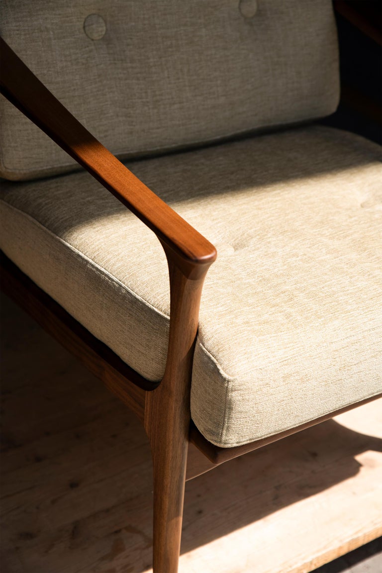 https://a.1stdibscdn.com/quiete-solid-wood-armchair-walnut-in-hand-made-natural-finish-contemporary-for-sale-picture-5/f_48922/f_295566921724838883670/Dale_Ambientate_05_2024_95_master.jpg?width=768
