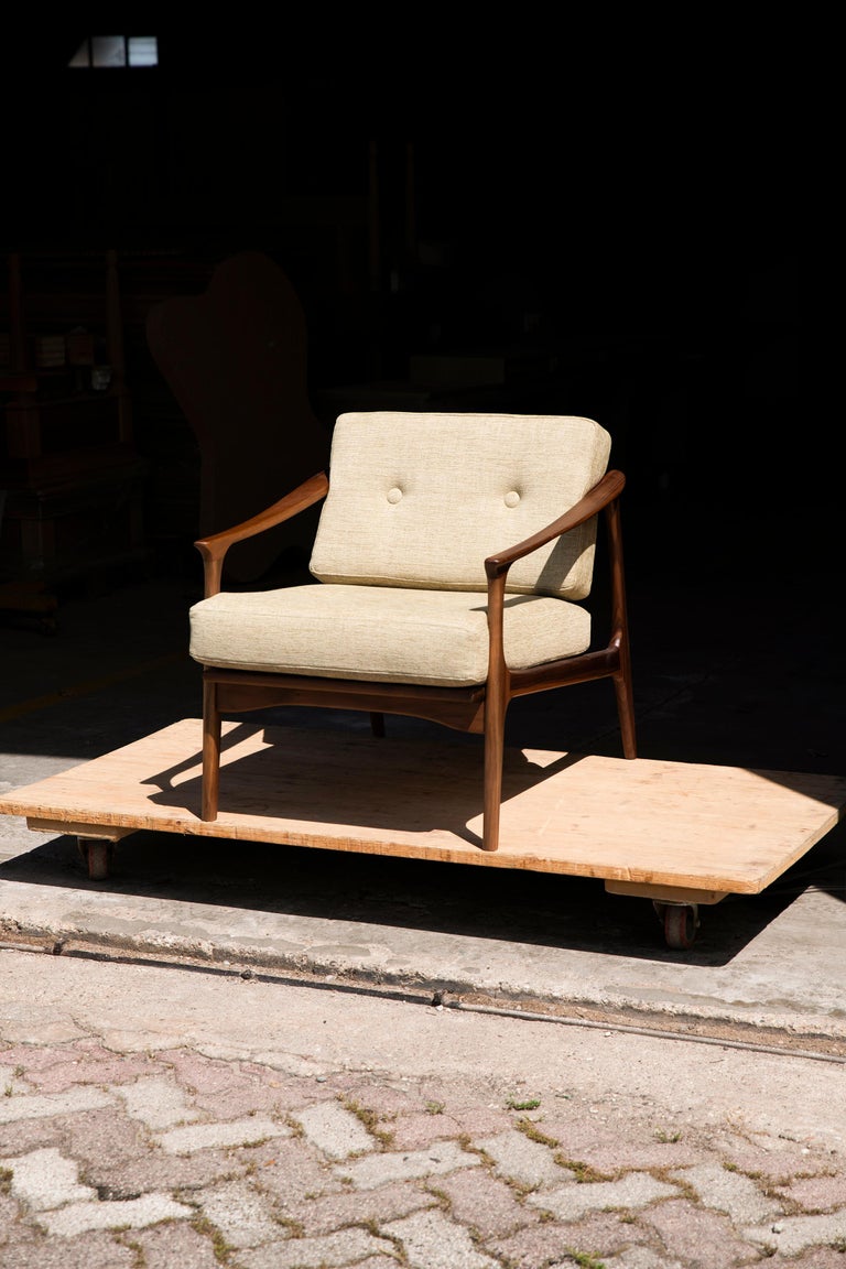 https://a.1stdibscdn.com/quiete-solid-wood-armchair-walnut-in-hand-made-natural-finish-contemporary-for-sale-picture-2/f_48922/f_295566921724838883862/Dale_Ambientate_05_2024_97_master.jpg?width=768