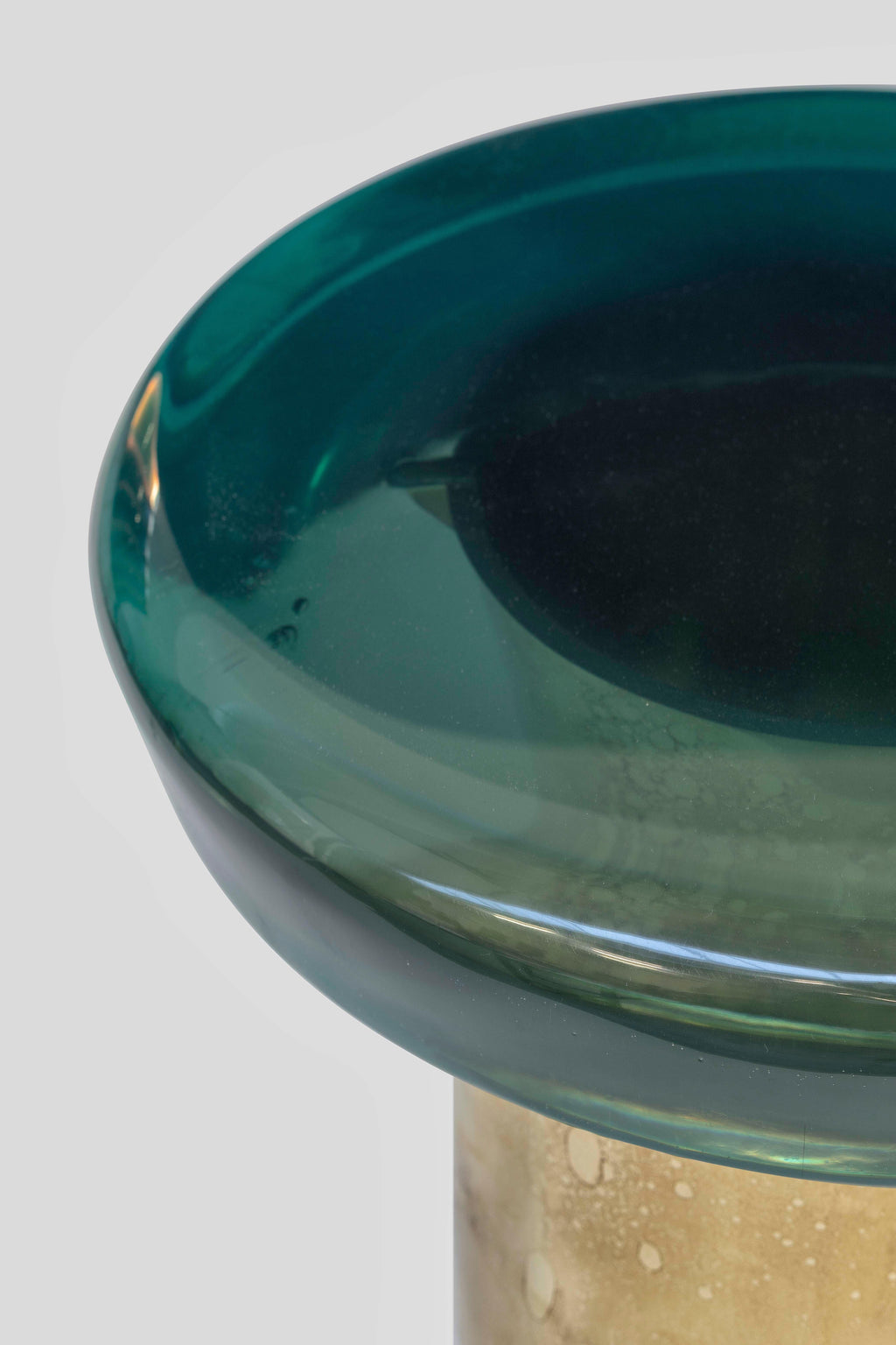 https://a.1stdibscdn.com/set-of-2-jade-coffee-tables-by-draga-aurel-for-sale-picture-12/f_12192/f_324767221674962663735/DandA_Jade_coffee_table_detail_Giulio_Boem_4__master.jpg