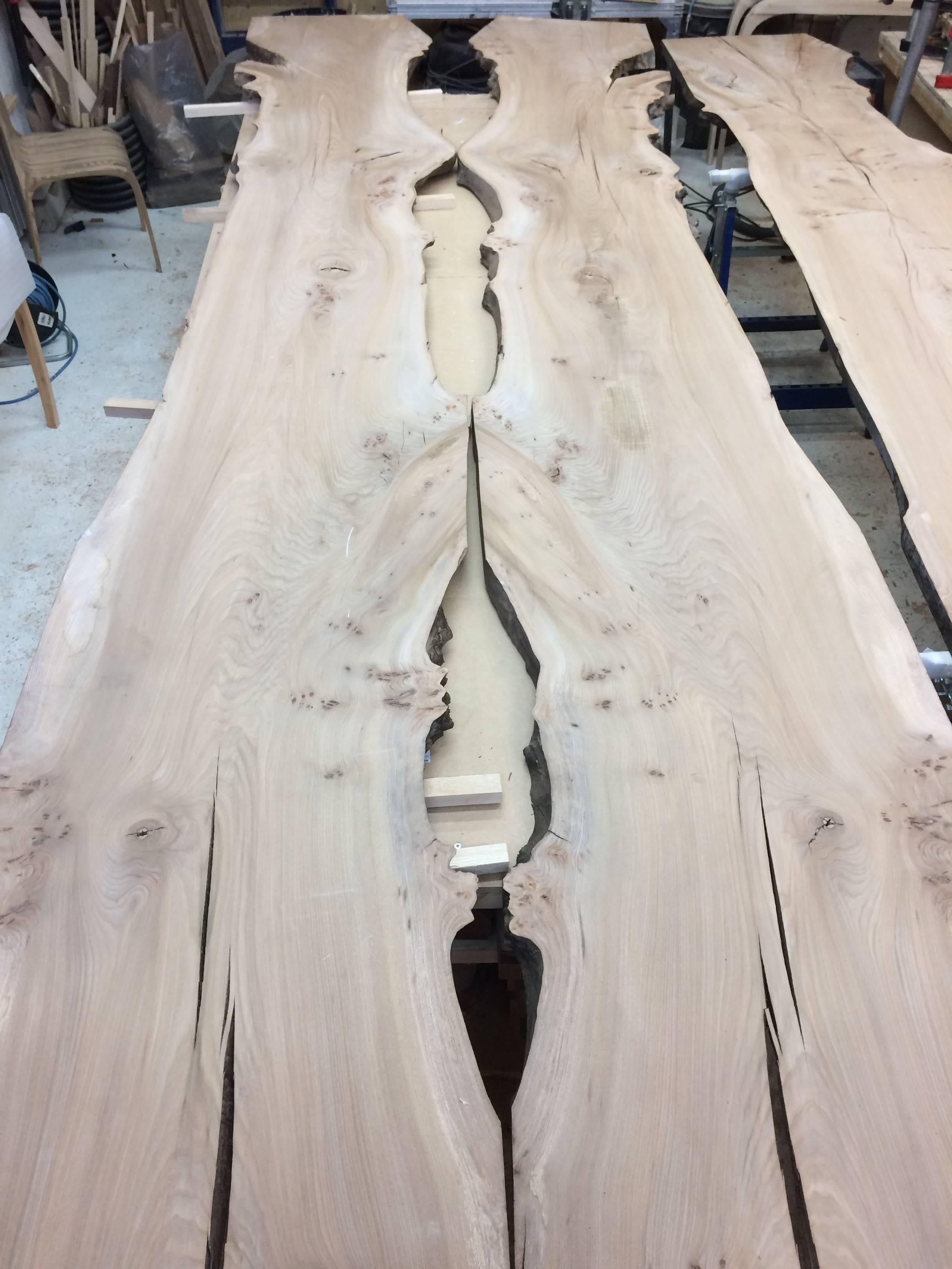 https://a.1stdibscdn.com/english-elm-dining-table-with-bleached-snd-white-oil-finish-by-jonathan-field-for-sale-picture-9/f_28993/f_139411921552062367695/DaraTable_1_5__master.jpg