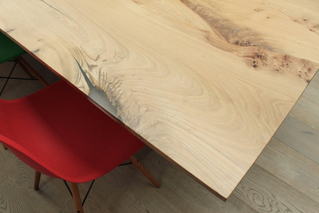 https://a.1stdibscdn.com/english-elm-dining-table-with-bleached-snd-white-oil-finish-by-jonathan-field-for-sale-picture-7/f_28993/f_139411921552062367004/DarasTable_1_4__master.jpg