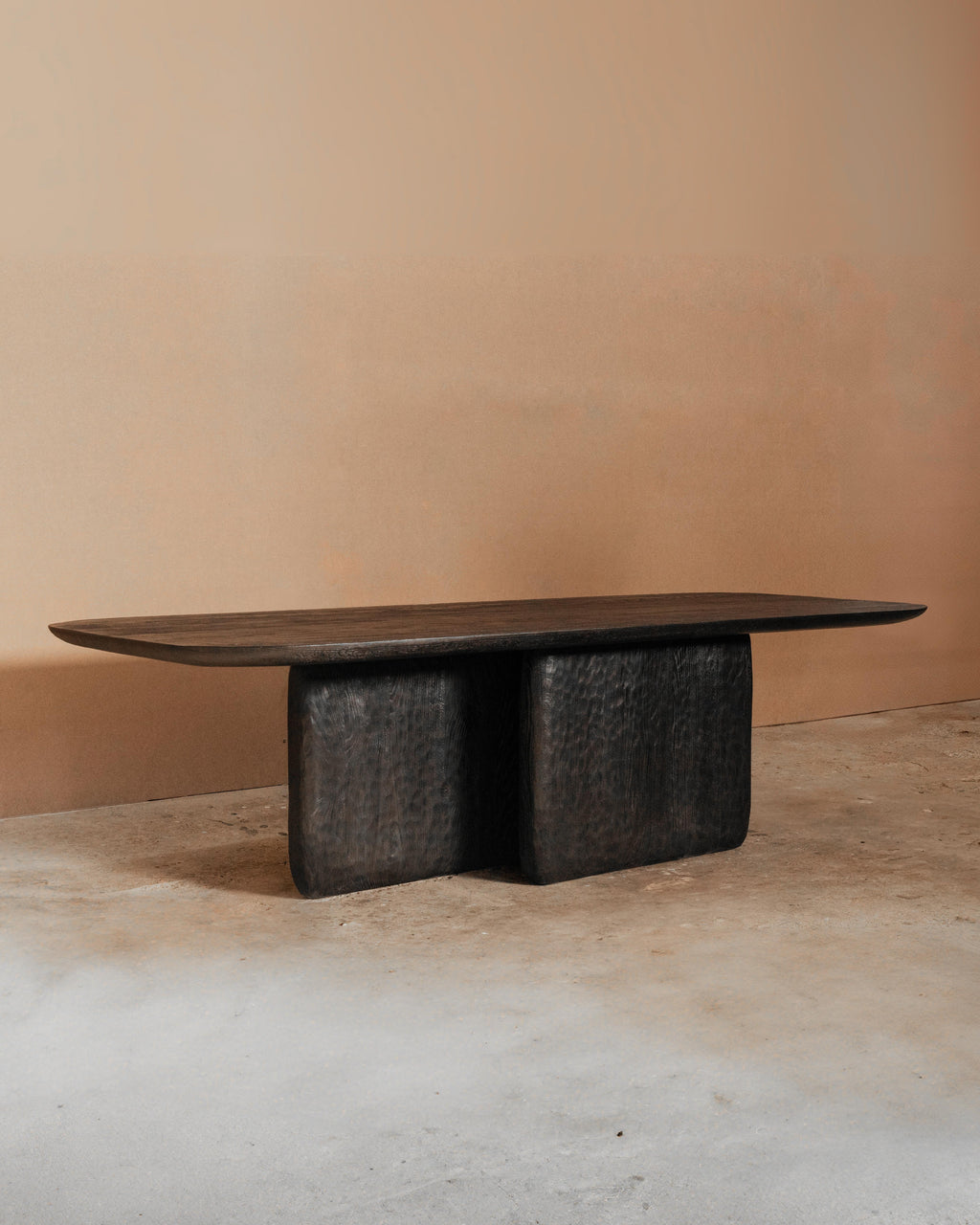 https://a.1stdibscdn.com/handmade-burnt-european-oak-contemporary-darling-dining-table-by-dennis-kaiser-for-sale-picture-7/f_12192/f_450254321747243264219/Darling_Dining_Table_6_master.jpg