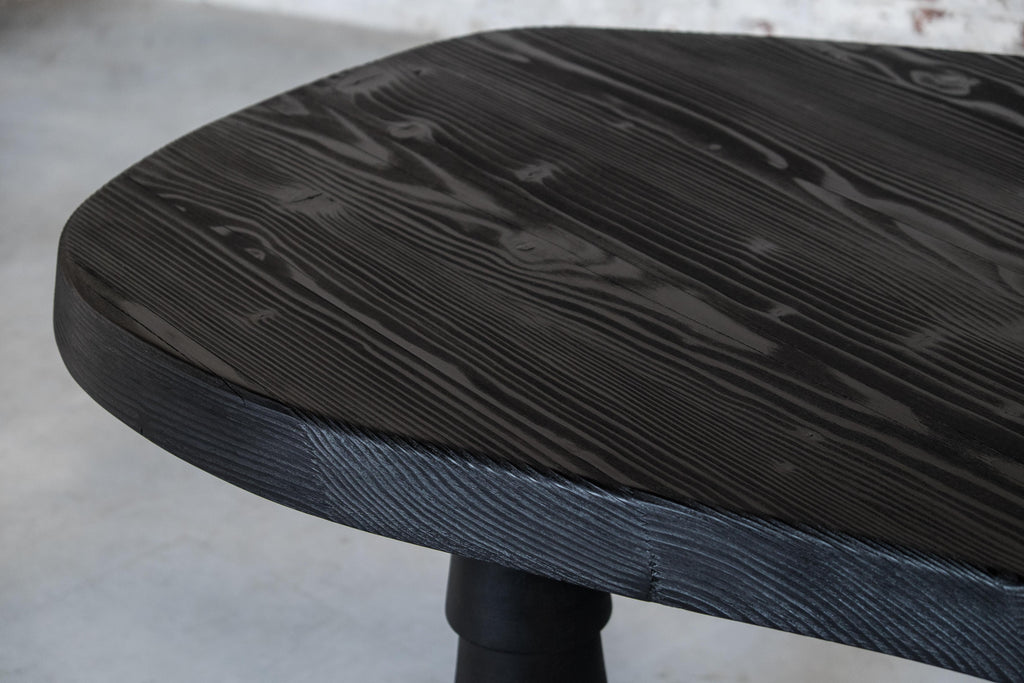 https://a.1stdibscdn.com/black-data-table-three-legged-in-oregon-by-atelier-thomas-serruys-for-sale-picture-5/f_12192/f_334050021679404157529/Data_table_ebonized_1_van_1_5_master.jpg