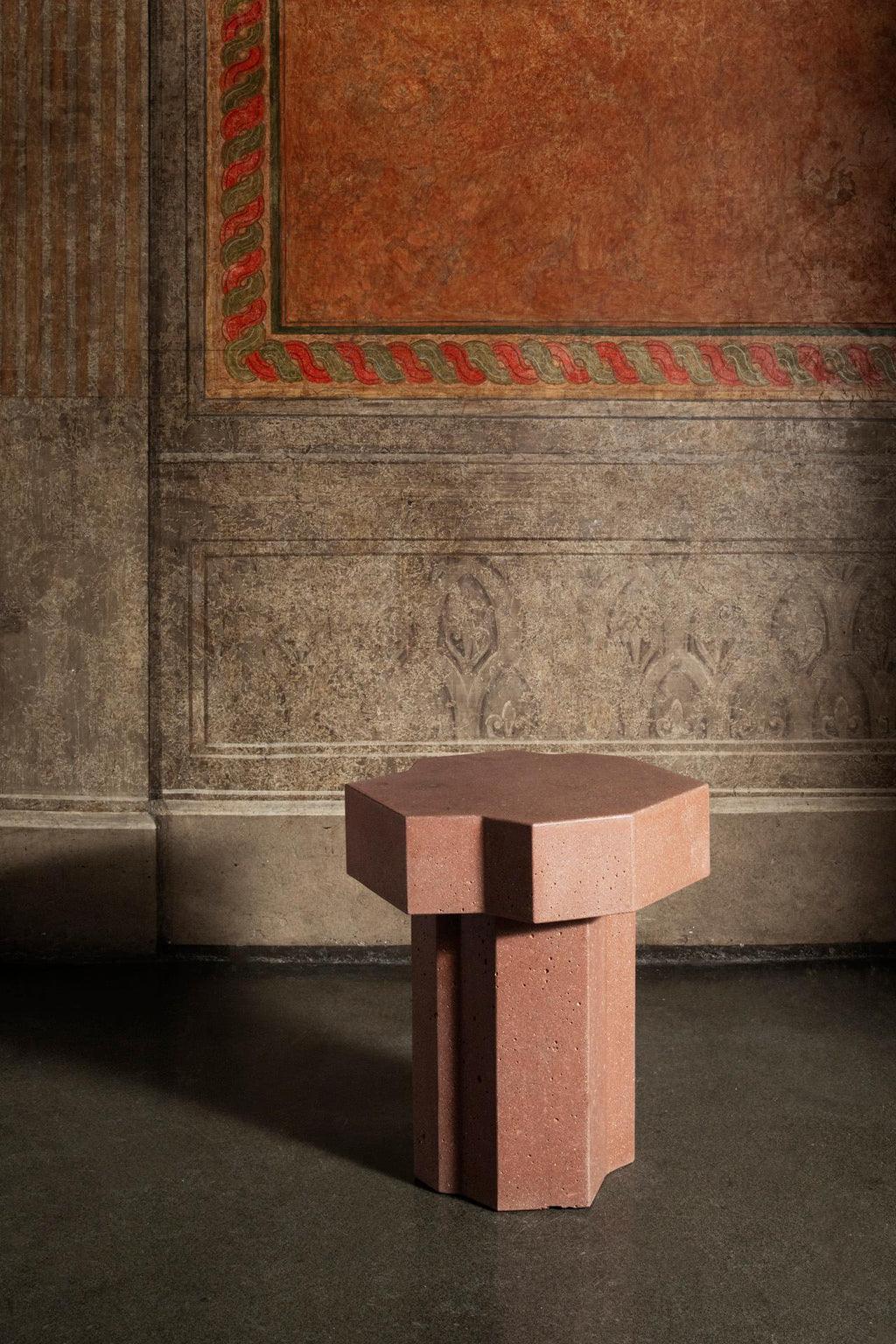 https://a.1stdibscdn.com/panarea-capsule-collection-dattilo-coffee-table-in-uhpc-cement-mortar-for-sale-picture-2/f_38941/f_467921621758716315802/Dattilo_design_Paolo_Cappello_x_FormaandCemento_ph_Serena_Eller_1__master.jpg