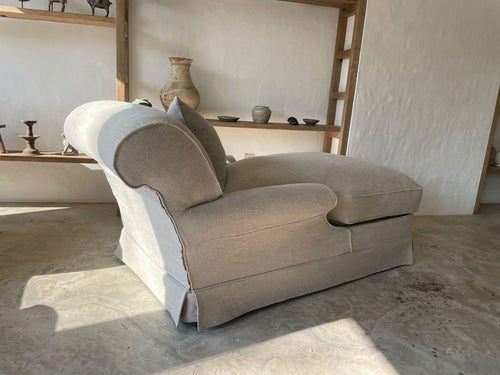 https://a.1stdibscdn.com/bespoke-handmade-belgian-linen-daybed-for-sale-picture-2/f_25473/f_158022621759144708690/Daybed_Albert_2_Armlehnen_2__master.jpg