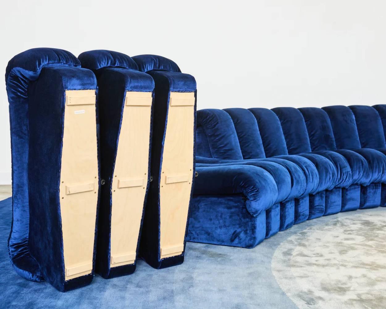 https://a.1stdibscdn.com/de-sede-ds-600-non-stop-shape-modular-sofa-in-white-leather-for-sale-picture-17/f_16392/f_484480121769097110041/DeSede_Sofa_33_1024x_master.jpg
