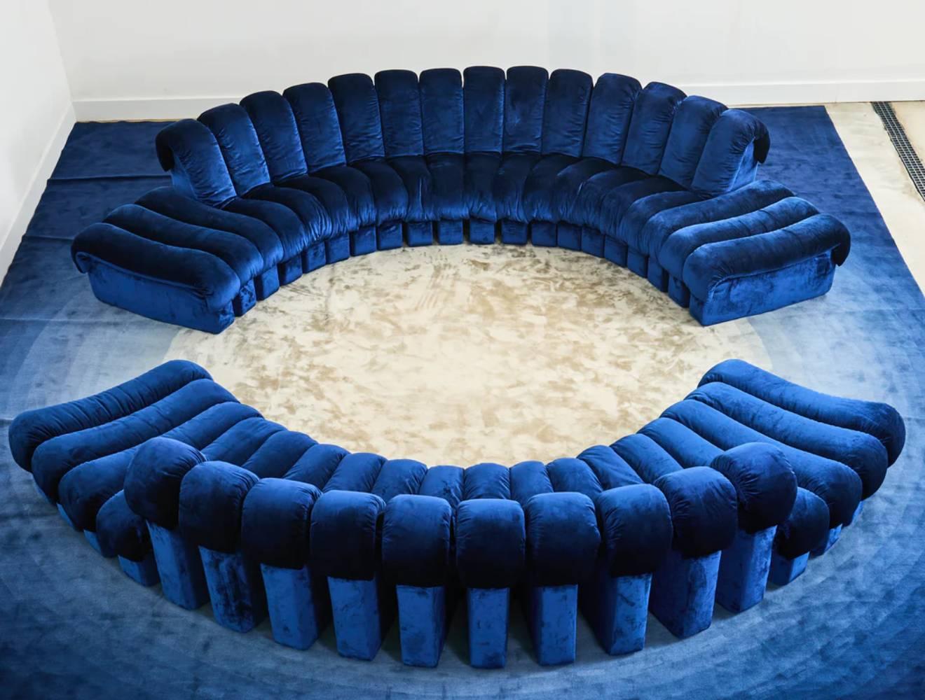 https://a.1stdibscdn.com/de-sede-ds-600-non-stop-modular-sofa-with-adjustable-elements-for-sale-picture-13/f_16392/f_484484721769098068773/DeSede_Sofa_5_1024x_master.jpg