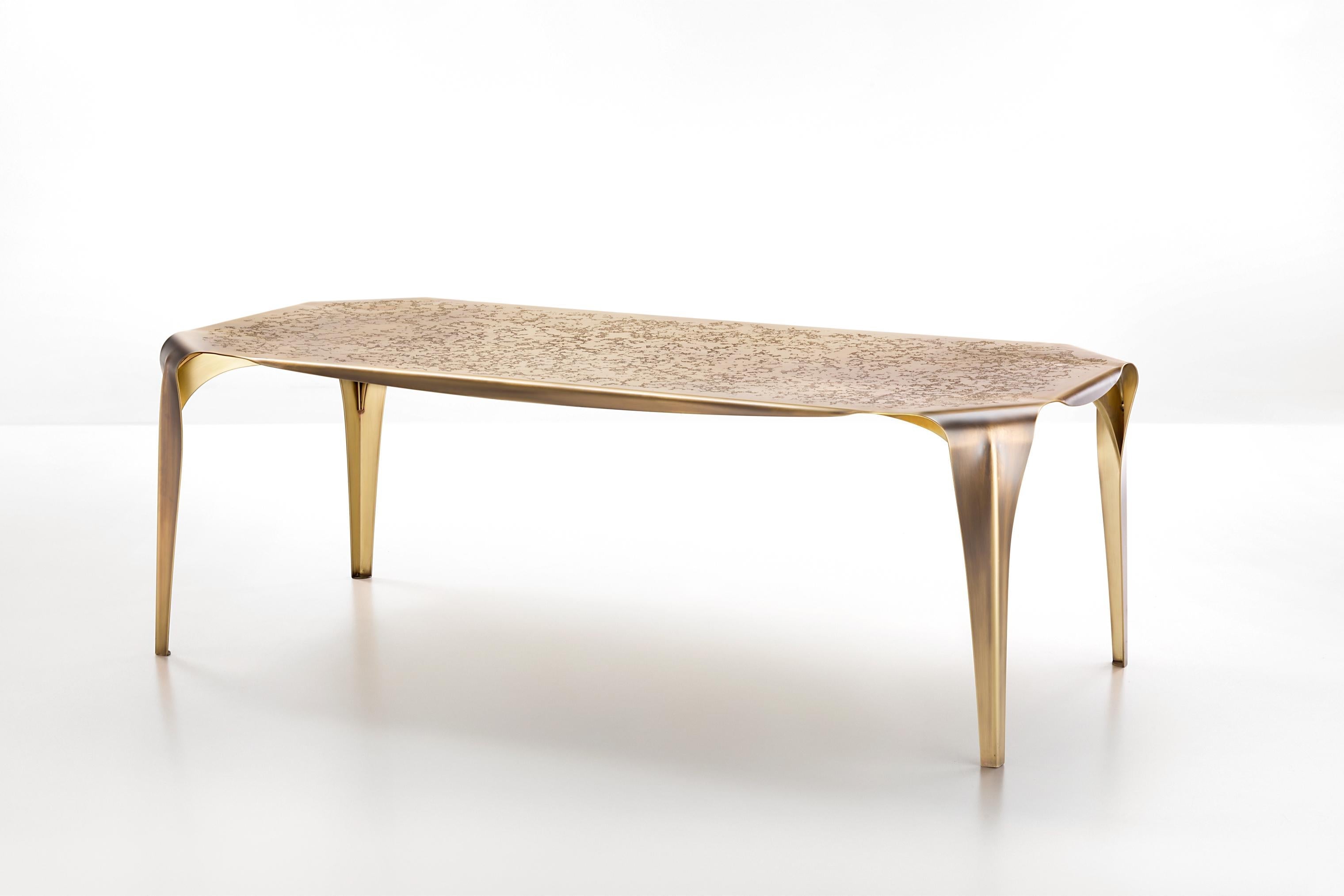 https://a.1stdibscdn.com/convivium-table-by-de-castelli-for-sale-picture-2/f_12192/f_405868721720716863646/De_Castelli_Convivium_Design_Nikita_Bettoni_PH_Alberto_Parise_4_master.jpg