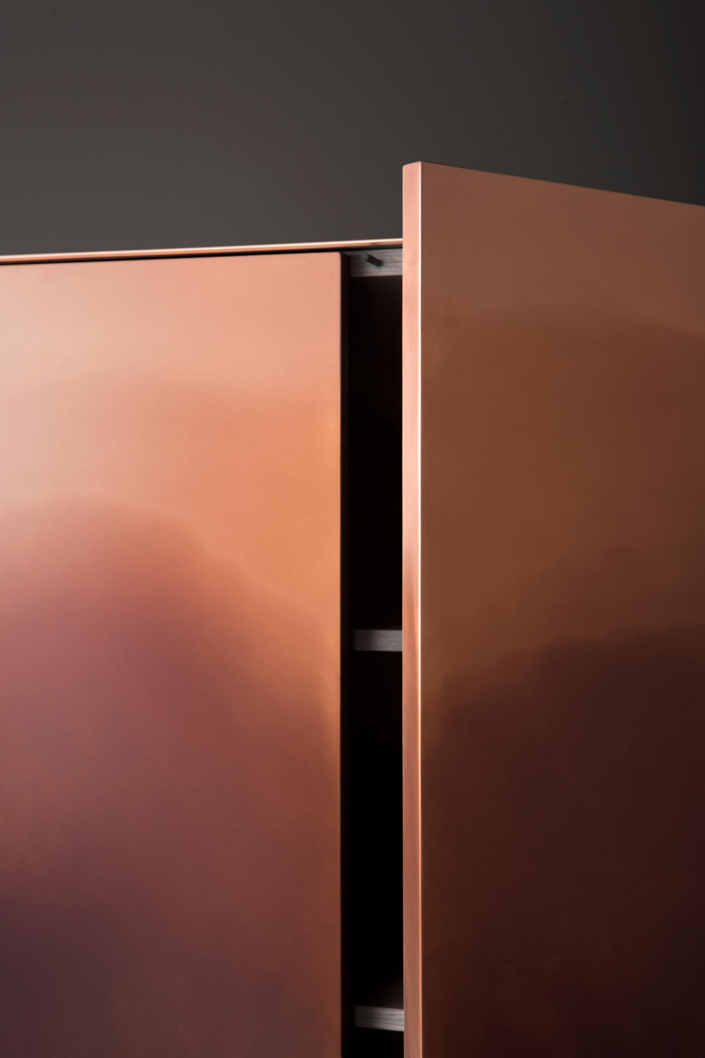 https://a.1stdibscdn.com/marea-cabinet-by-de-castelli-for-sale-picture-10/f_12192/f_399074221716827088223/De_Castelli_Marea_Design_Zanellato_Bortotto_PH_Alberto_Parise_14_master.jpg