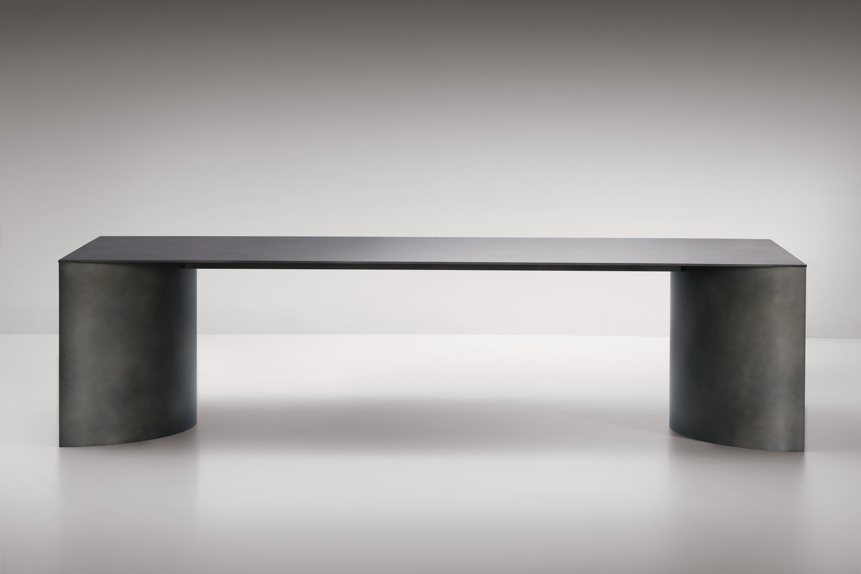 https://a.1stdibscdn.com/plateaux-of-mirror-table-by-de-castelli-for-sale-picture-2/f_12192/f_406020021720803609418/De_Castelli_Plateaux_of_mirror_Design_Elisa_Ossino_Ph_Alberto_Parise_2_master.jpg