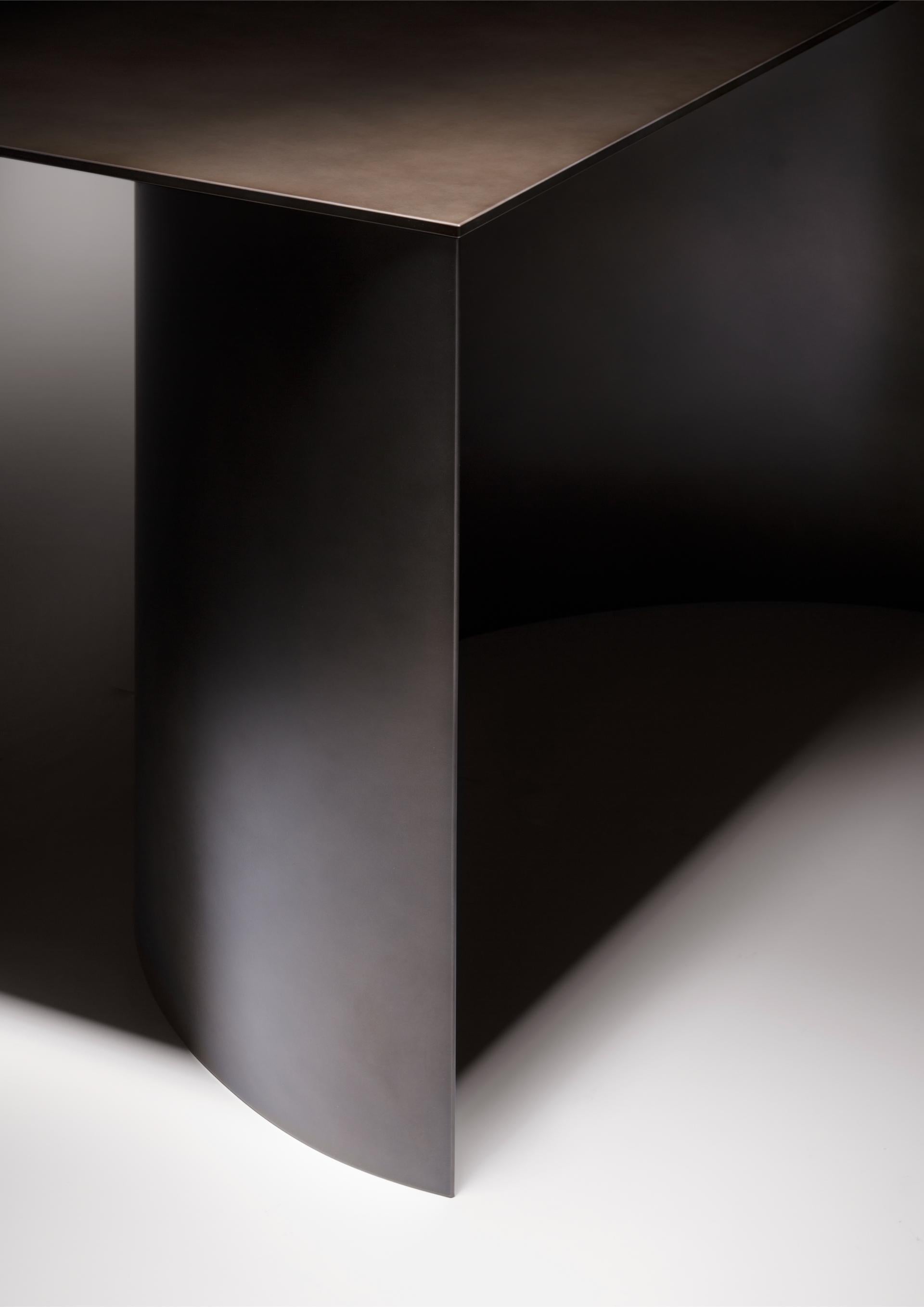 https://a.1stdibscdn.com/plateaux-of-mirror-table-by-de-castelli-for-sale-picture-4/f_12192/f_406020021720803609561/De_Castelli_Plateaux_of_mirror_Design_Elisa_Ossino_Ph_Alberto_Parise_3_master.jpg