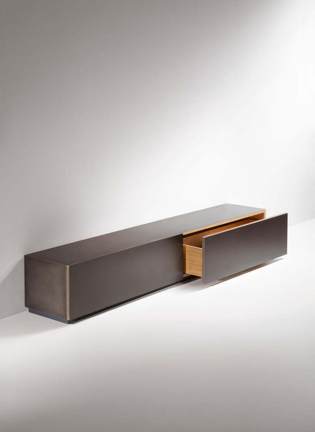 https://a.1stdibscdn.com/tako-floor-console-by-de-castelli-for-sale-picture-3/f_12192/f_399590721717091367329/De_Castelli_Tako_Design_Filippo_Pisan_PH_Alberto_Parise_4_master.jpg