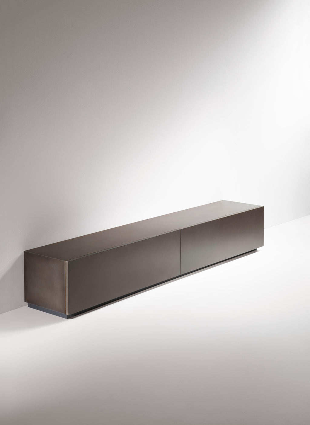 https://a.1stdibscdn.com/tako-floor-console-by-de-castelli-for-sale-picture-2/f_12192/f_399590721717091367271/De_Castelli_Tako_Design_Filippo_Pisan_PH_Alberto_Parise_7_master.jpg